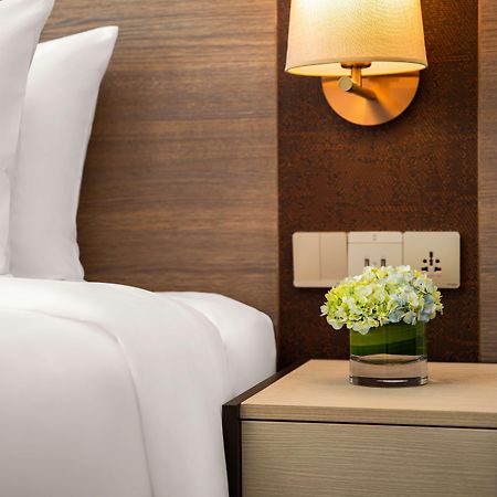 Radisson Mumbai Andheri Midc Dış mekan fotoğraf A bedside table