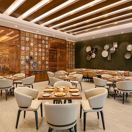 Radisson Mumbai Andheri Midc Dış mekan fotoğraf The interior of the restaurant