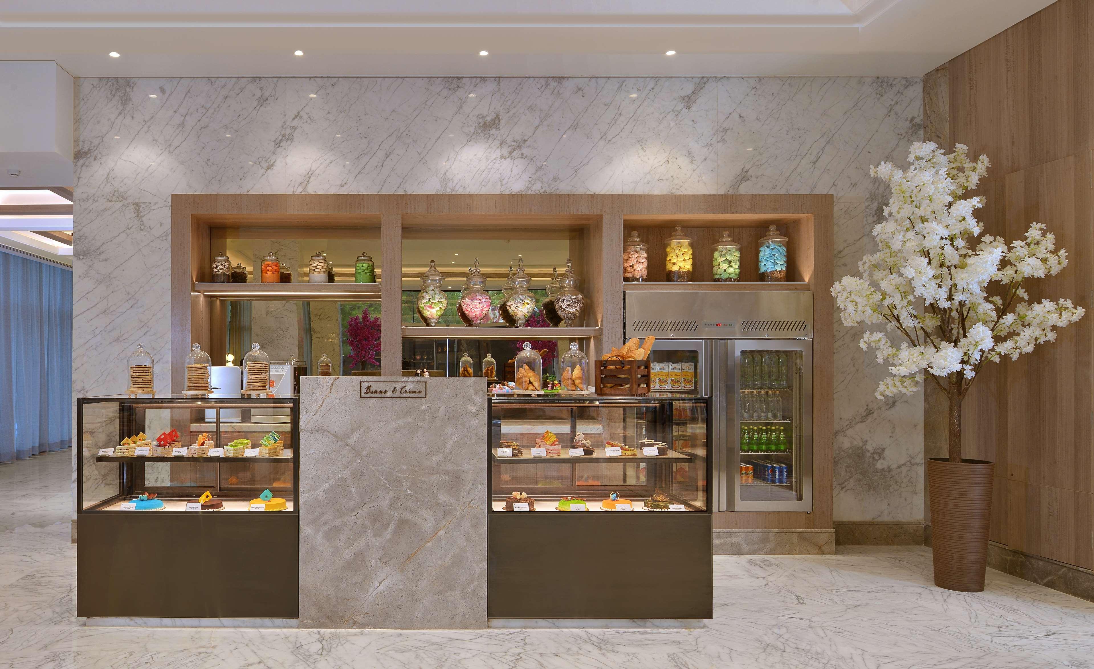 Radisson Mumbai Andheri Midc Dış mekan fotoğraf The Pastry Shop