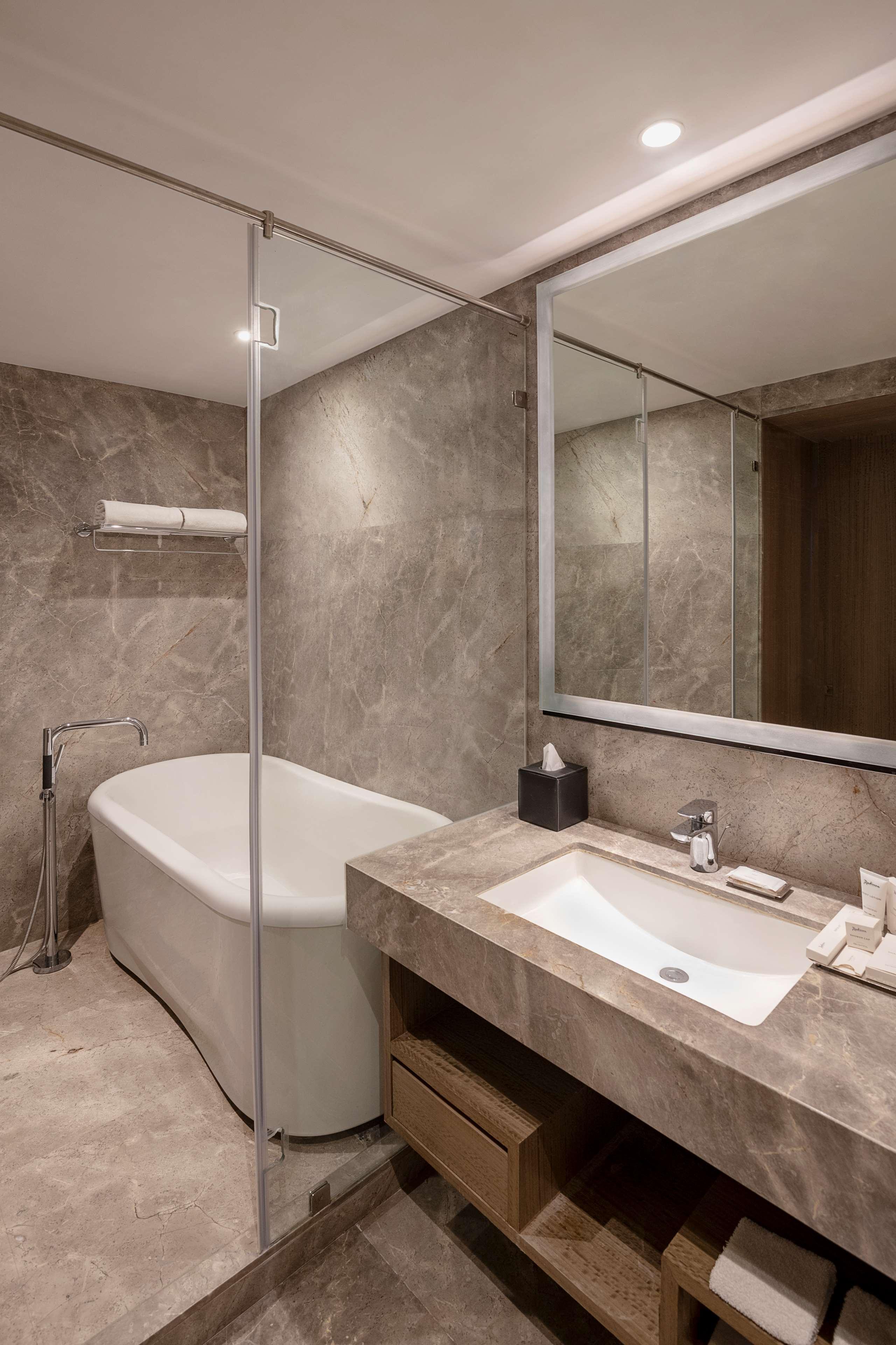 Radisson Mumbai Andheri Midc Dış mekan fotoğraf Bathroom