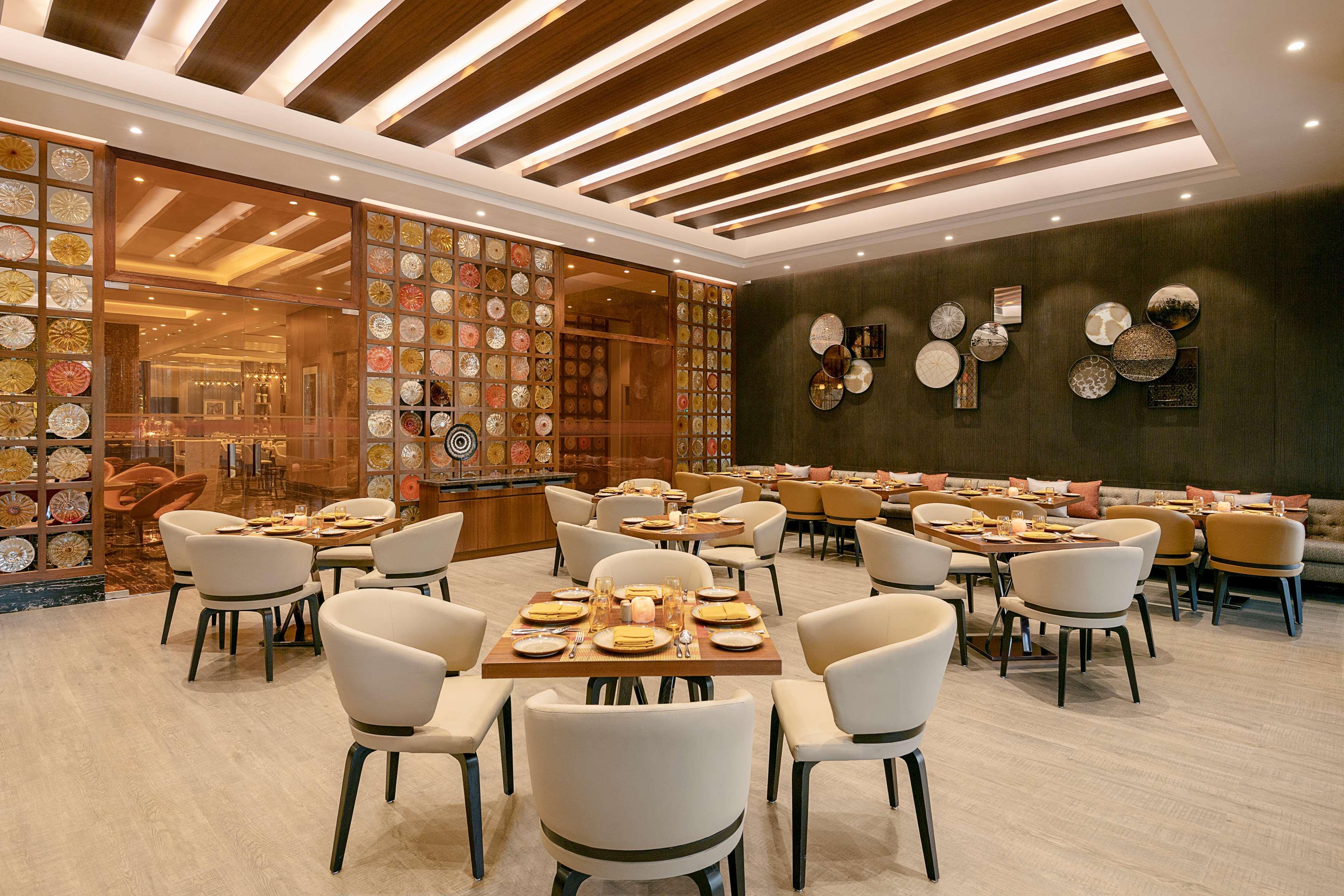 Radisson Mumbai Andheri Midc Dış mekan fotoğraf The interior of the restaurant