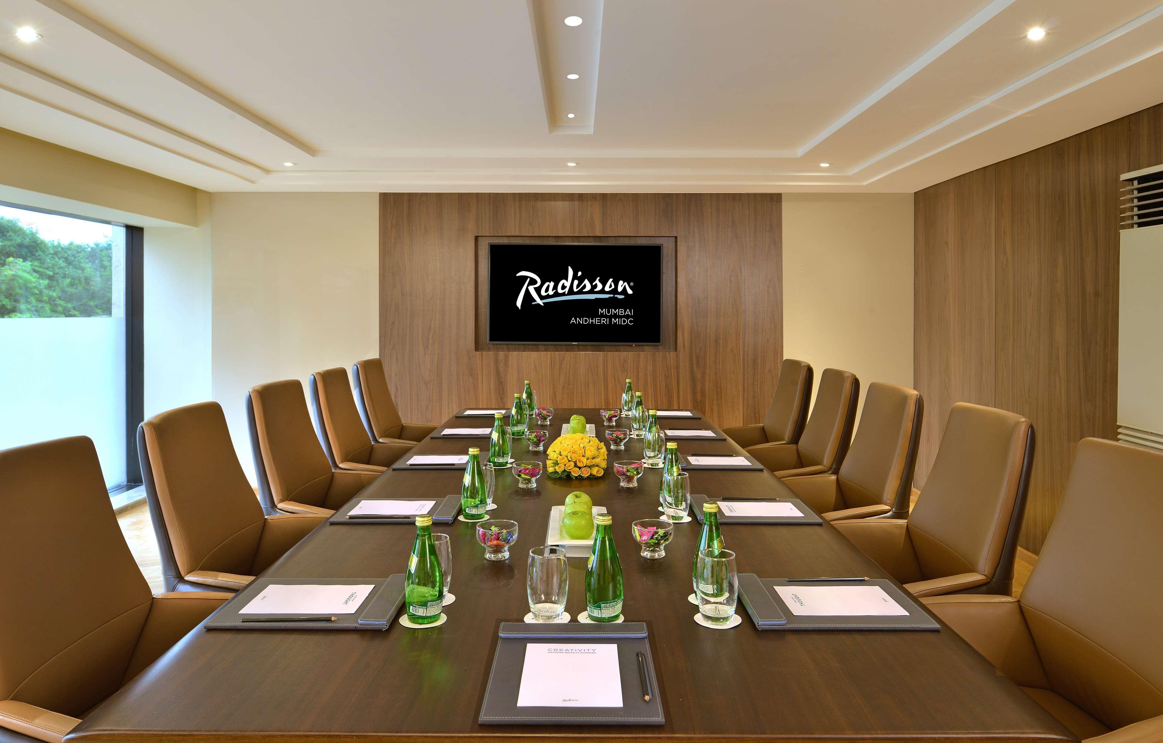 Radisson Mumbai Andheri Midc Dış mekan fotoğraf Meeting room