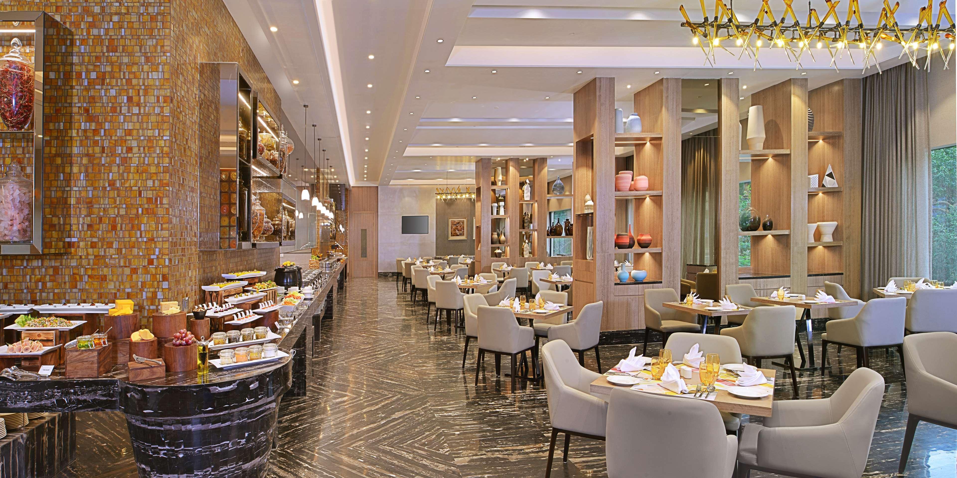 Radisson Mumbai Andheri Midc Dış mekan fotoğraf The restaurant