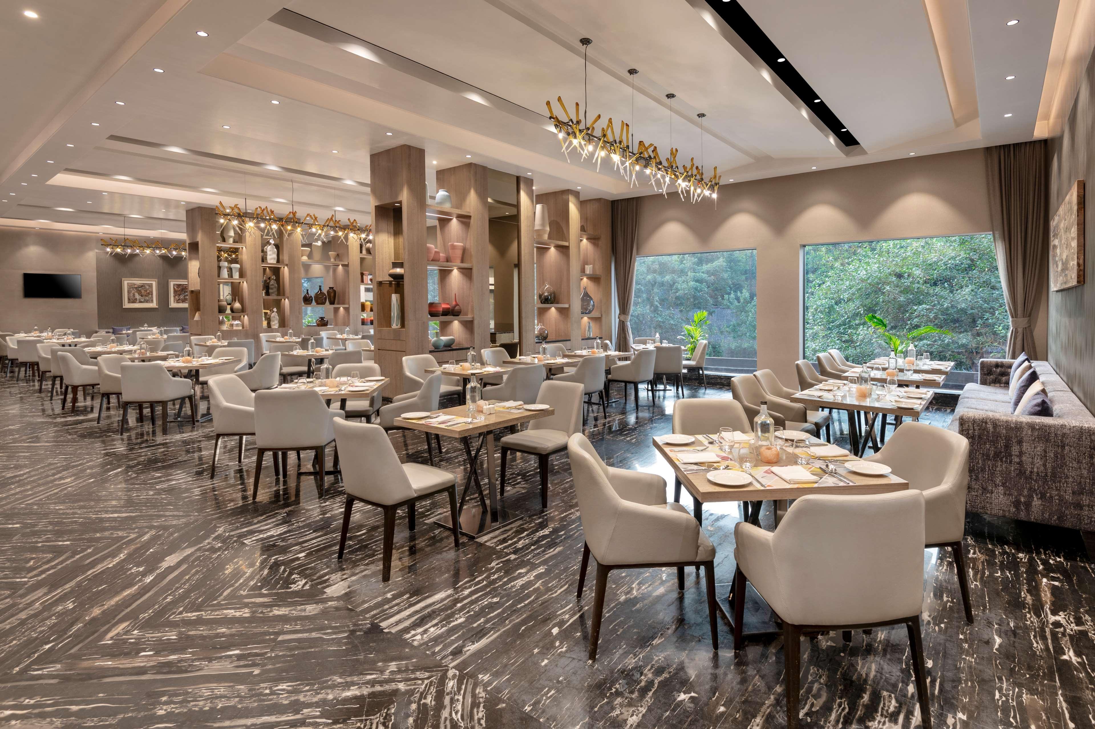 Radisson Mumbai Andheri Midc Dış mekan fotoğraf The restaurant