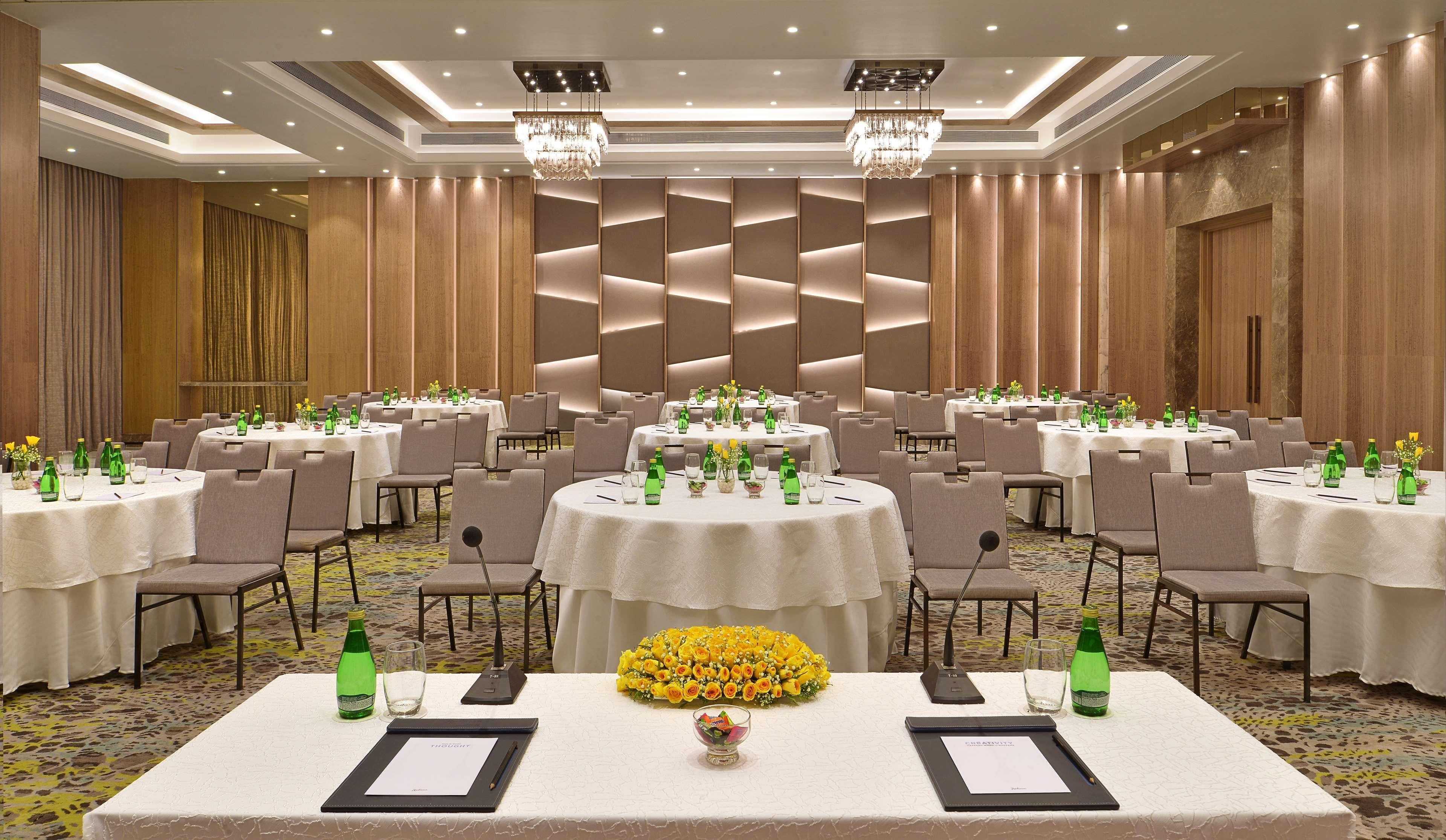 Radisson Mumbai Andheri Midc Dış mekan fotoğraf The ballroom