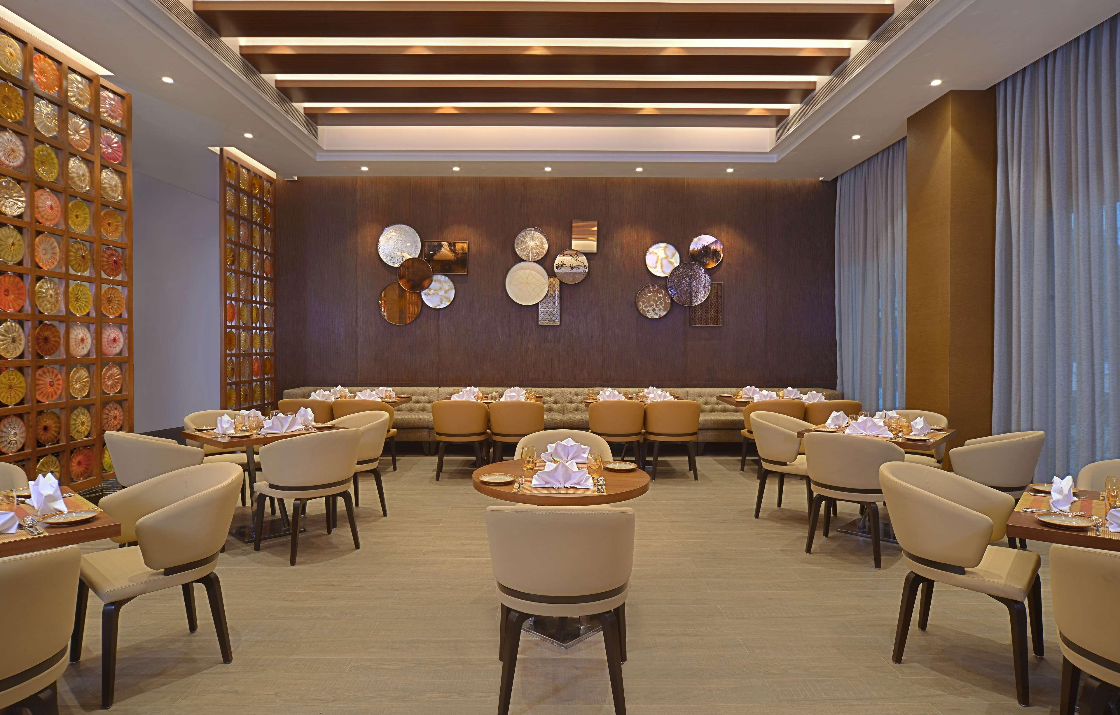 Radisson Mumbai Andheri Midc Dış mekan fotoğraf The interior of the restaurant